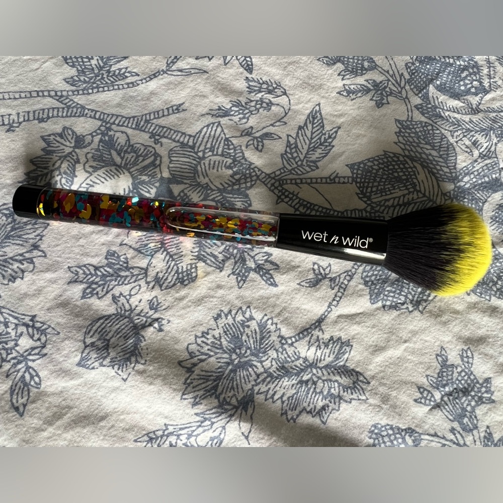 Wet n Wild Pac-Man Glitter Face Brush Waka Waka Waka Limited Edition